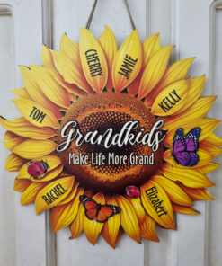 Personalized Sunflower Wood Sign Gifts for Mom & Grandma, Customized Family Name Wooden Decor for Mother's Day & Birthday, Custom Nana Gift from Kids
