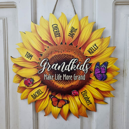 Personalized Sunflower Wood Sign Gifts for Mom & Grandma, Customized Family Name Wooden Decor for Mother's Day & Birthday, Custom Nana Gift from Kids